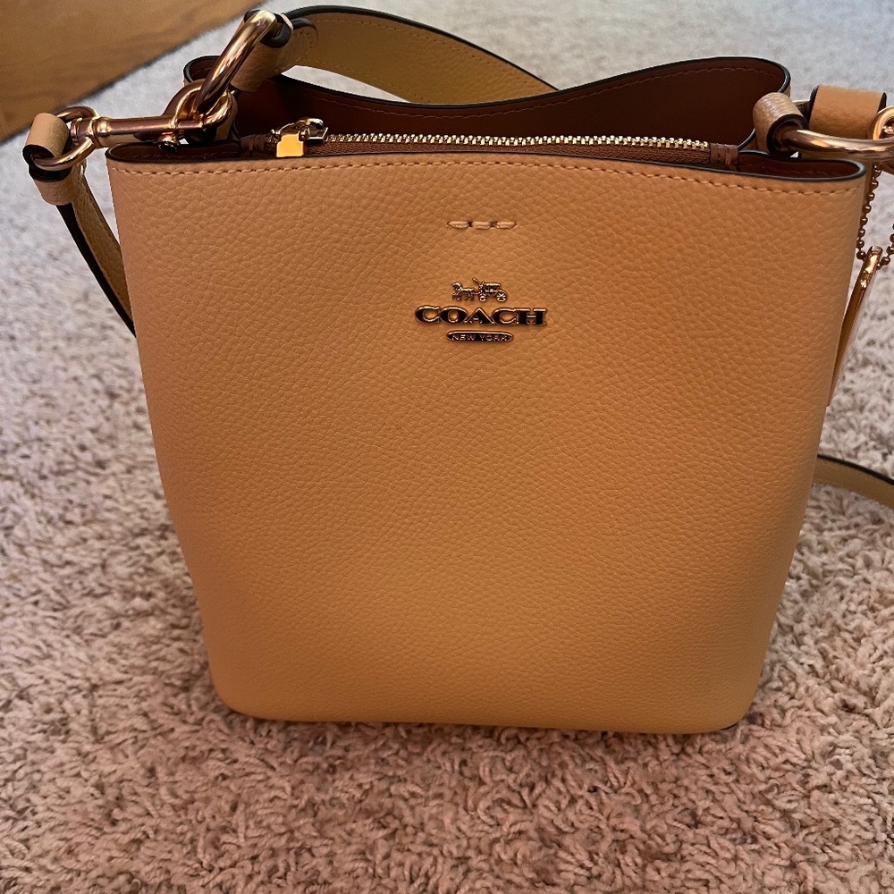 NWOT Coach bucket bag